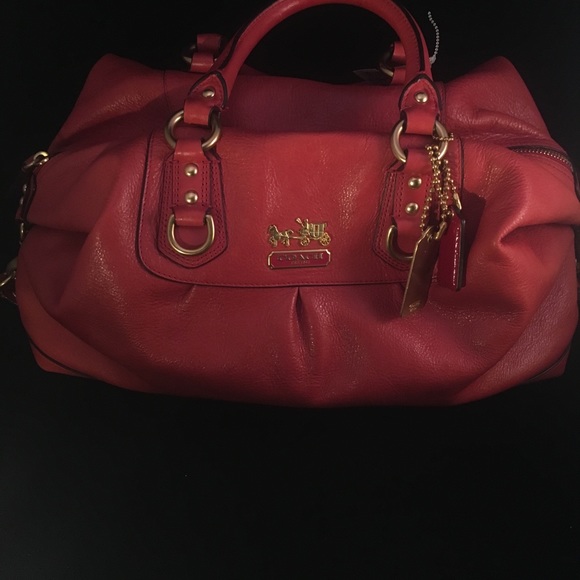 Red handcrafted coach bag - Picture 3 of 6